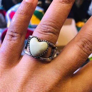 LIGHT GREEN HEART STONE SILVER STRETCHY RING